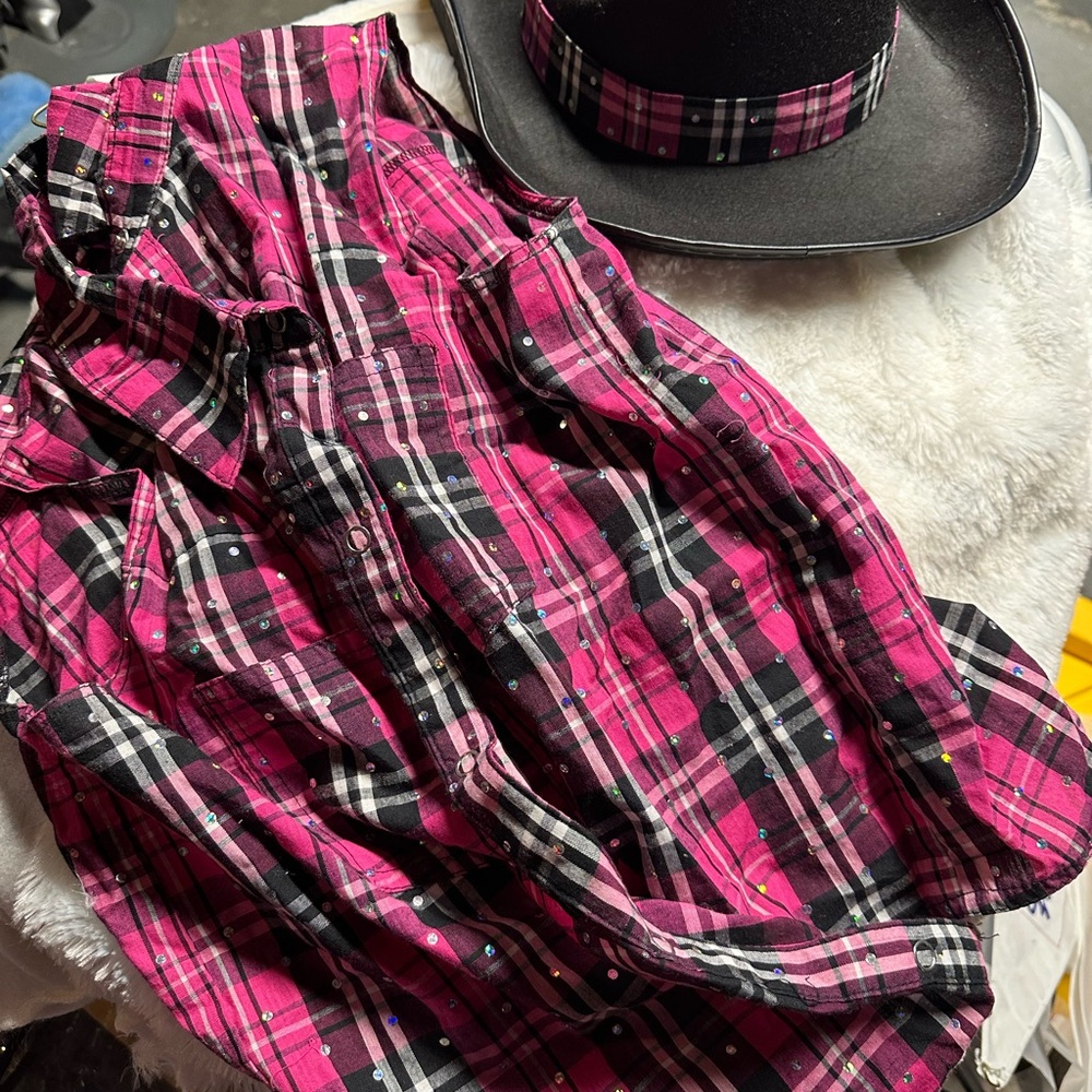 Plaid Sleeveless Shirt with Matching Hat